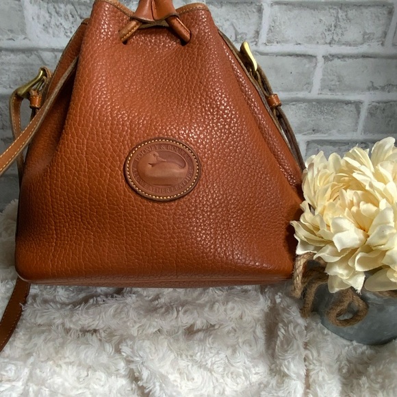 Vintage Dooney & Bourke Tan Leather Bucket Shoulder Bag - Picture 2 of 4